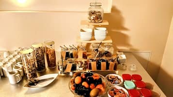 Bữa sáng buffet hàng ngày (14.00 EUR/mỗi người)