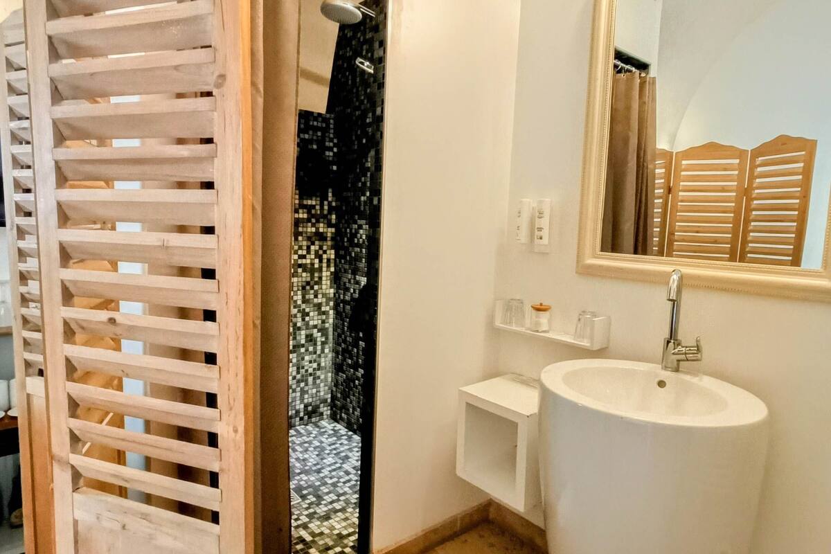 superior room | bathroom | shower, rainfall showerhead, free toiletries, hair dryer