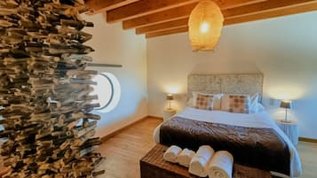 Superior Room | Minibar, individually decorated, individually furnished, desk