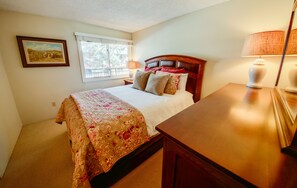 3 bedrooms, iron/ironing board, travel cot, free WiFi - Spacious Condo with Excellent Location at the Base of Aspen Mountain (Aspen)