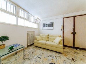 Apartment, 1 Schlafzimmer, Nichtraucher | Wohnbereich | Flachbildfernseher