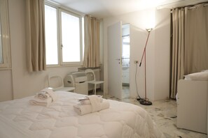 Apartment, 1 Bedroom, Non Smoking | 1 bedroom, individually decorated, individually furnished, desk - Welc-oM Saint Anthony (Padova)