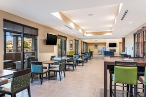 Free daily full breakfast - Comfort Inn & Suites Zion Park Area (Hurricane)