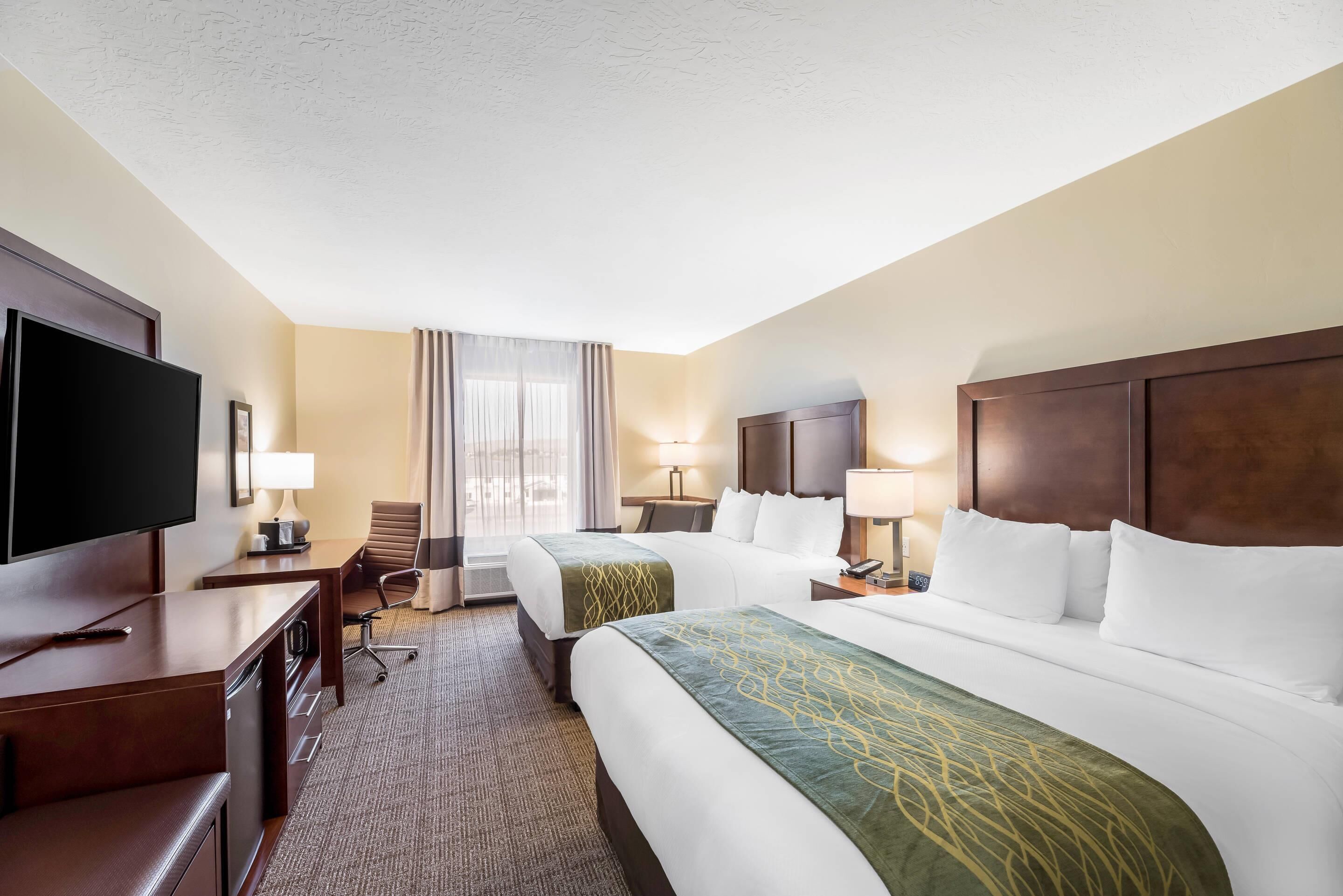 Room, 2 Queen Beds, Non Smoking, Bathtub | Premium bedding, down comforters, desk, iron/ironing board