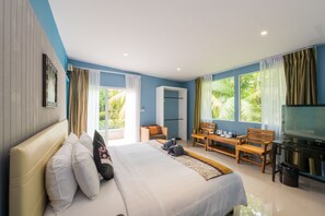 Luxury Private Pool Villa 4 BR | Soundproofing, free WiFi - Lespalm Waterfall Pool Villa (Thep Krasattri)