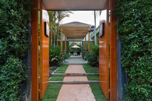 Property entrance - Lespalm Waterfall Pool Villa (Thep Krasattri)