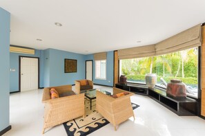 Luxury Private Pool Villa 3 BR | Living area | Flat-screen TV - Lespalm Waterfall Pool Villa (Thep Krasattri)