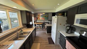 Refrigerador, microondas, horno, placa de cocina