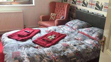 Comfort Double Room, Shared Bathroom (1) | Individually decorated, individually furnished, iron/ironing board