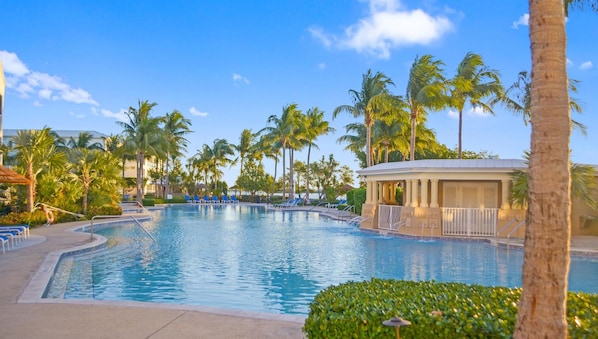 A heated pool - Summer Dates Open • Spacious 4BR/3BA Mariner's Club Retreat w pools & pickleball (Key Largo)