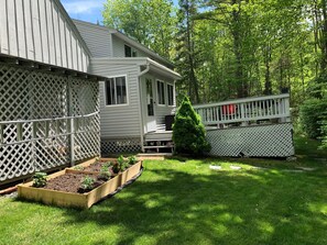 Terrace/patio - Cozy Cape-Style Home in Kennebunk, Maine. (Kennebunk)