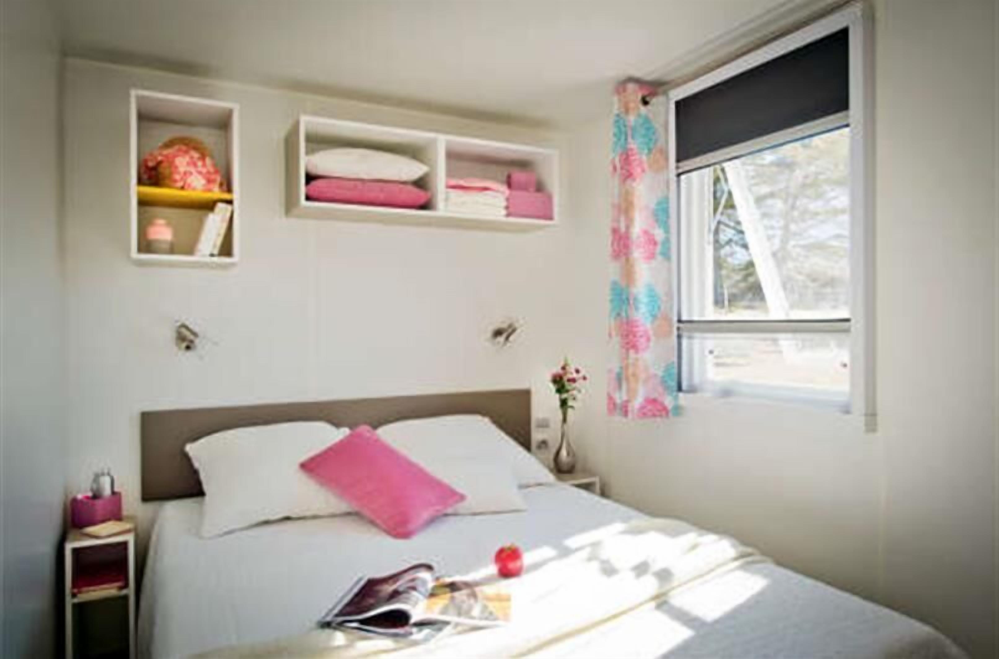 Mobile Home, 2 Bedrooms | Blackout curtains, cots/infant beds, WiFi