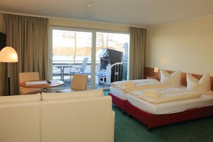 Caja de seguridad en la habitación, escritorio y cunas 