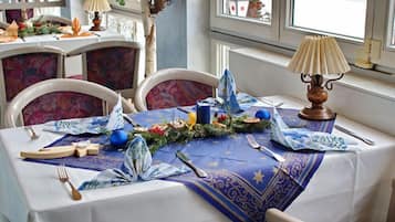 Lunch and dinner served, local and international cuisine