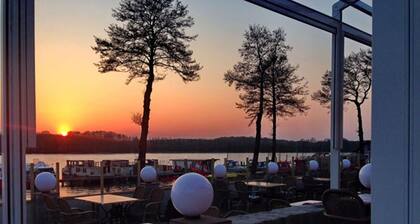 Strandhotel & Restaurant Mirow