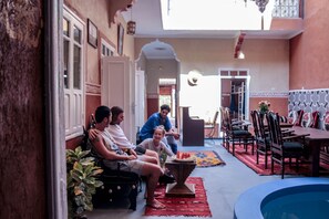 Pemandangan halaman dalam