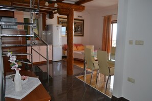 Una televisión de pantalla plana