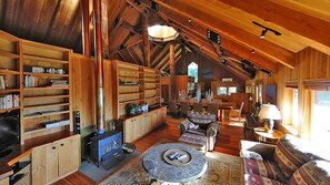 تلفزيون ذكي، مدفأة، مشغل دي في دي، تنس طاو لة