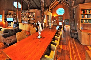 المنشأة من الداخل