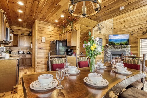 A Walk In The Clouds Breathtaking  View  Pool Three Decks Game Room For Kids To!