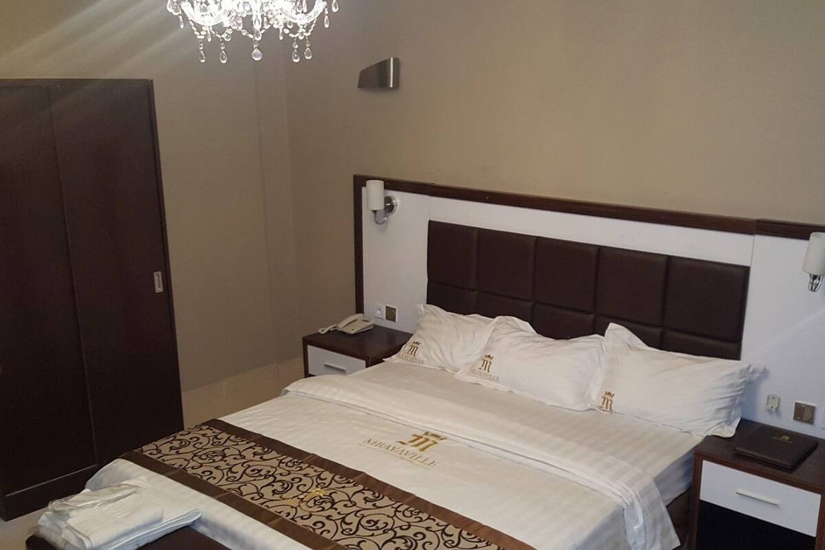 Junior Suite | Desk, blackout curtains, free WiFi, bed sheets