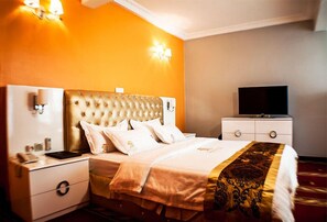 Presidential Suite | Desk, blackout drapes, free WiFi, bed sheets - MBAYAVILLE HOTEL (Douala)