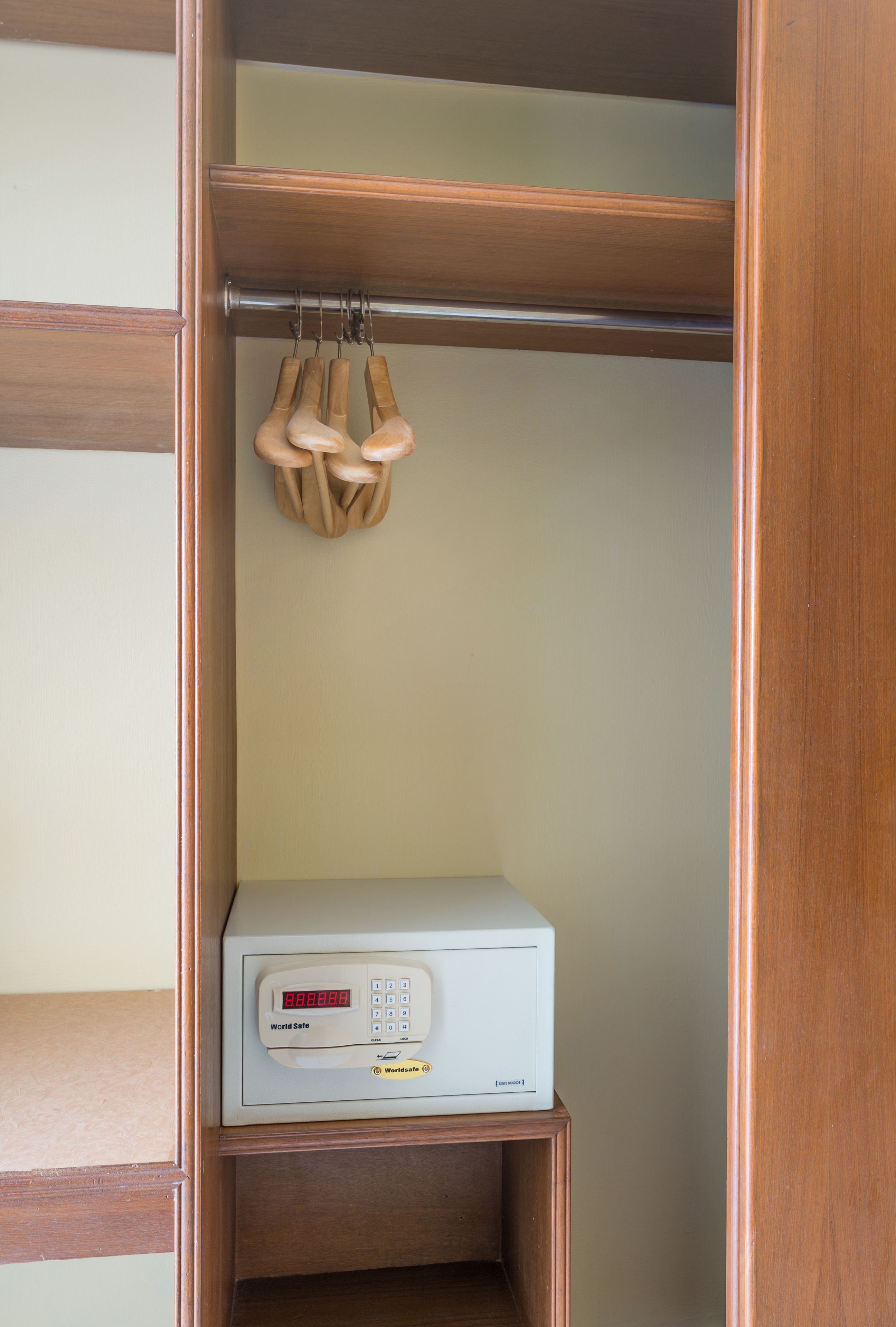 superior double room | 1 bedroom, in-room safe, desk, laptop workspace