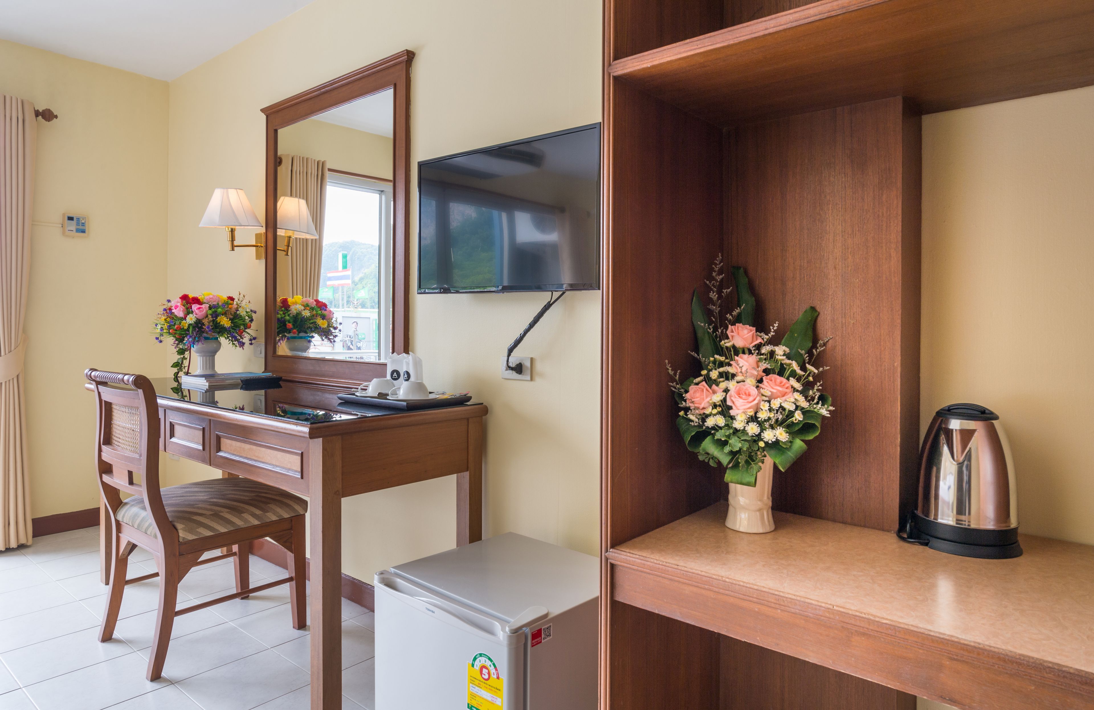 superior double room | 1 bedroom, in-room safe, desk, laptop workspace