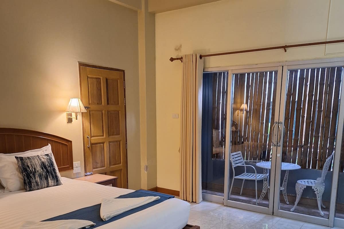 Superior Double Room | In-room safe, desk, laptop workspace, blackout drapes