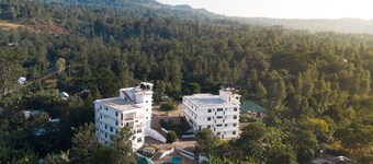 Two Mountains 小屋