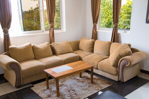 Lobby sitting area - Two Mountains Lodge (Arusha)