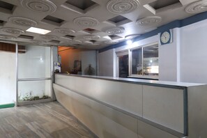Quầy tiếp tân
