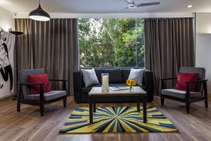 Lobby sitting area - OYO Townhouse 048 Hadapsar (Pune)