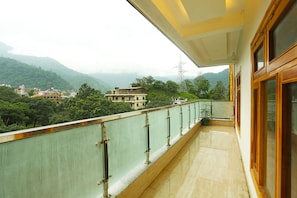 Double or Twin Room | Balcony