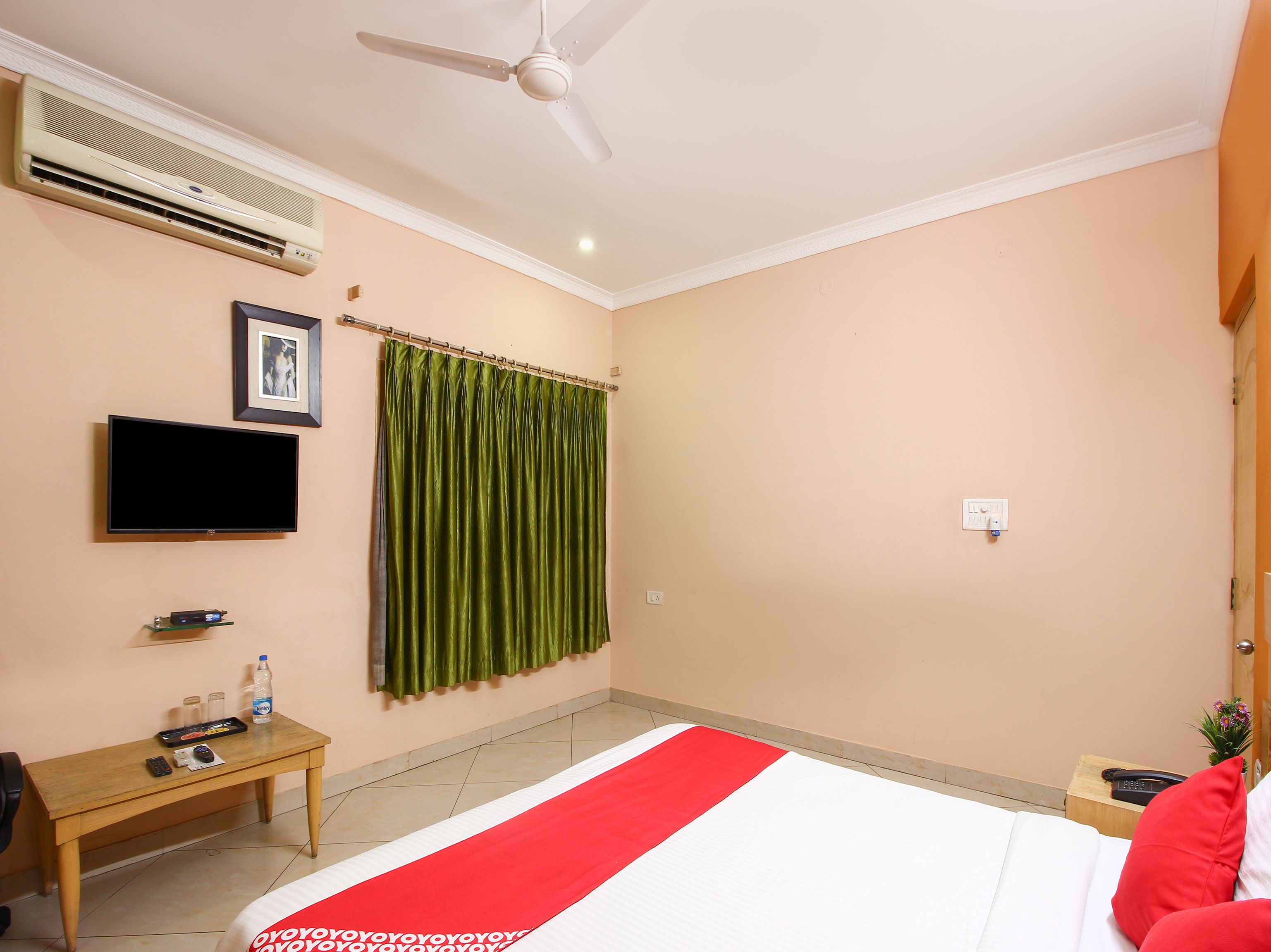 double or twin room | television