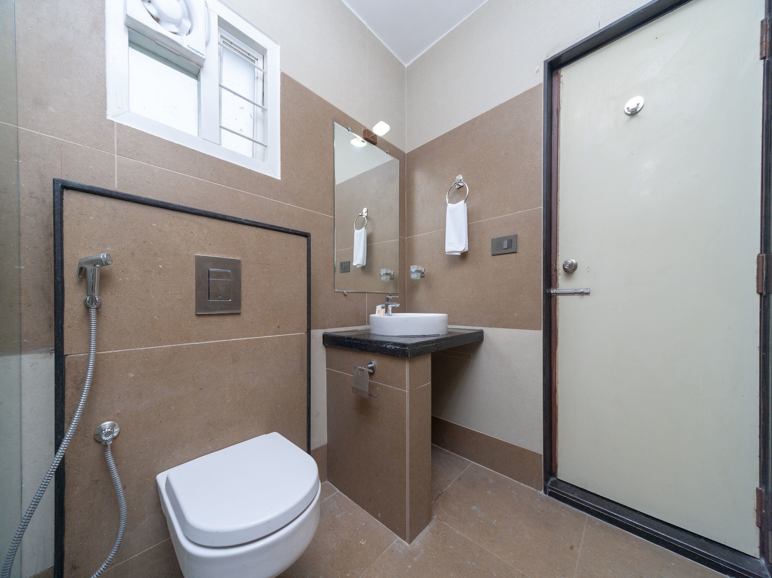 free toiletries, towels