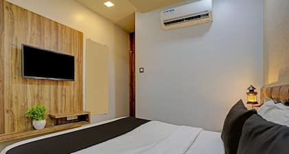 OYO 18581 Hotel Blue Inn Residence