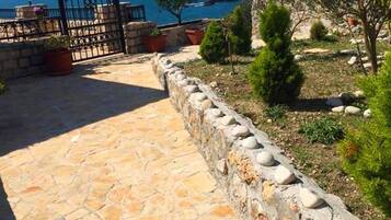 Superior One-Bedroom Apartment with Terrace | Terrace/patio