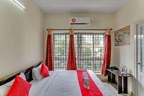 Standard Double Room | Bed sheets - OYO 15148 Sky Pix (Chennai)