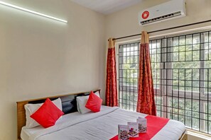 Standard Double Room | Bed sheets - OYO 15148 Sky Pix (Chennai)