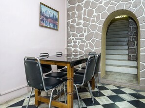 Double or Twin Room | In-room dining - OYO 18864 Home Garden View Stay Lonavala (Mawal)