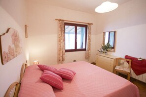 Apartment, 3 Bedrooms (no.2) | Cots/infant beds, free WiFi, bed sheets - Appartamenti Il Sogno (Capoliveri)