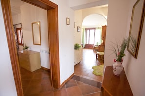 Apartment, 2 Bedrooms (no.1) | Living area | TV