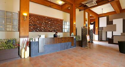 Capital O 18792 The Grand Neelam