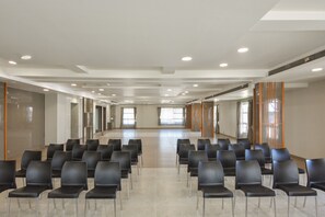 Meeting facility - OYO Flagship 19307 Hotel Season Choice (Rahata)