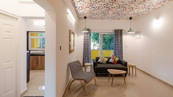 Double or Twin Room | Living room