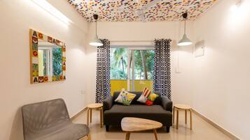 Double or Twin Room | Living room