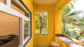 Double or Twin Room | In-room dining