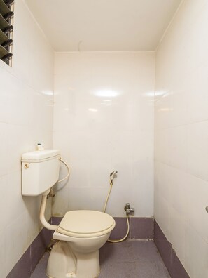 Double or Twin Room | Bathroom | Free toiletries, towels - OYO 19622 Hotel Morya (Chhatrapati Sambhajinagar)
