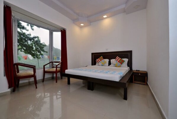 Iron/ironing board, rollaway beds, bed sheets